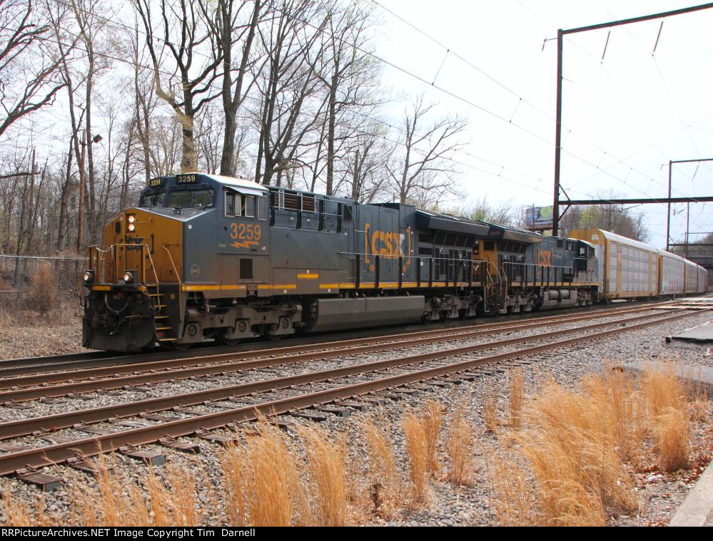 CSX 3259 leads M217
